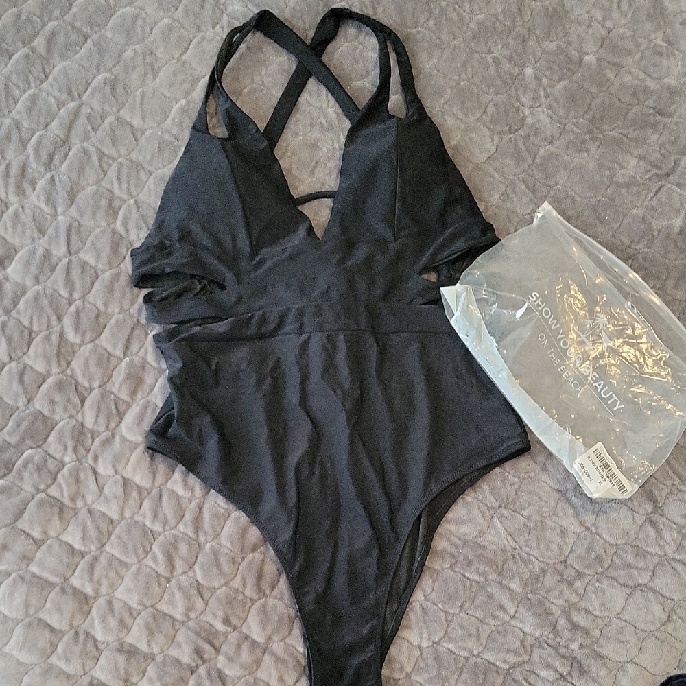 Cupshe NWT Black One Piece Swimsuit Strappy Back